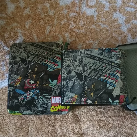 Marvel Comics Captain America Men's Slimfold Walle - Picture 3 of 4